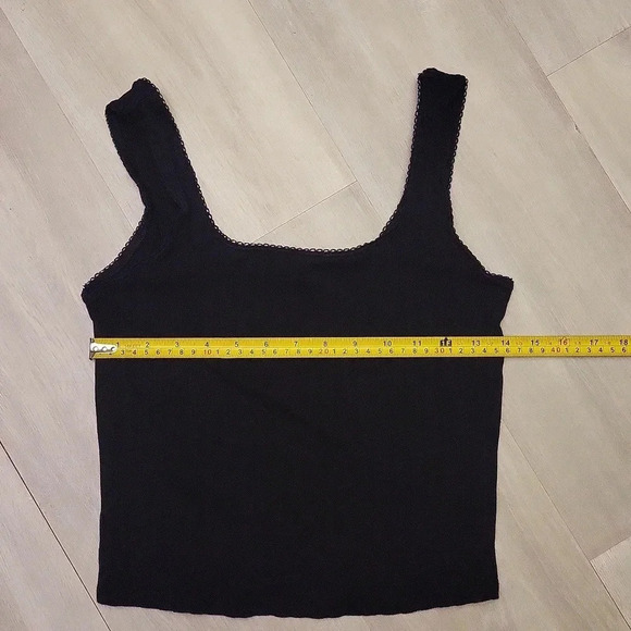 🛍Active USA Black Cropped Tank Eyelet Trim Ribbed Womens Size Large - Picture 6 of 6